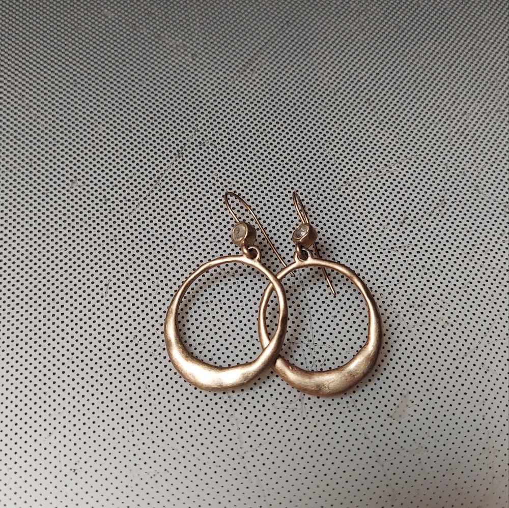 Gold tone hand hit texture pierced earrings with rhinestone